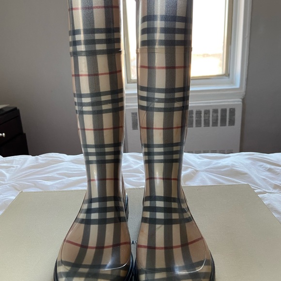 Burberry Rainboots, lightly worn, size 36 - Picture 4 of 5